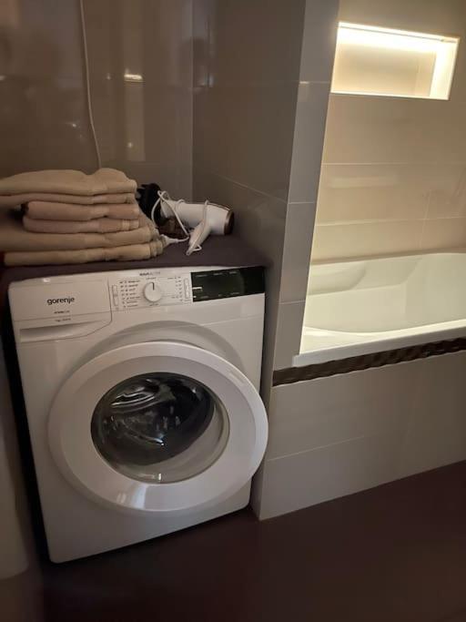 Priestranny 3 Izb. Apartman V Centre S Parkovanim. Банська Бистриця Екстер'єр фото