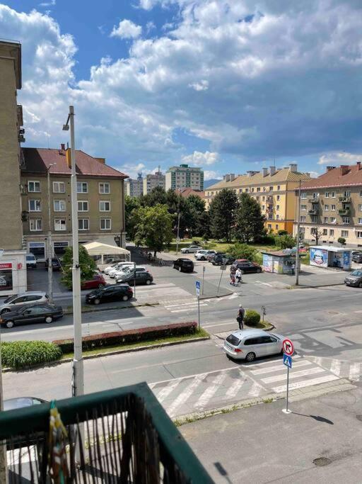 Priestranny 3 Izb. Apartman V Centre S Parkovanim. Банська Бистриця Екстер'єр фото