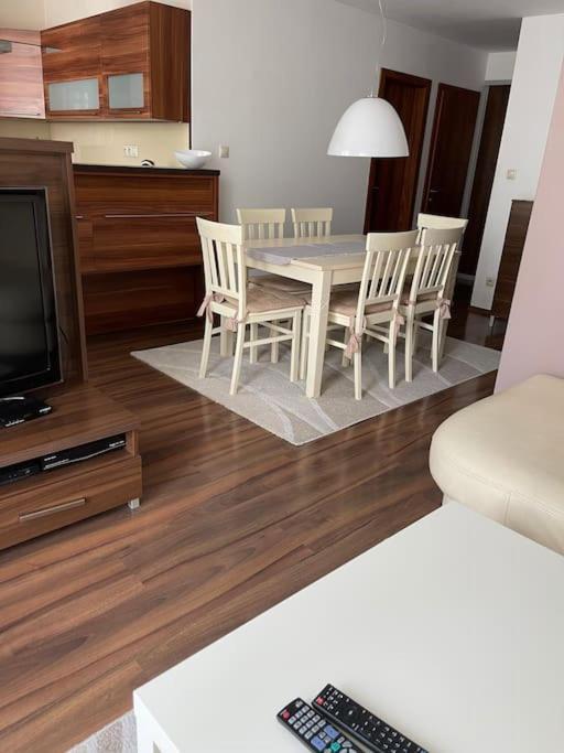 Priestranny 3 Izb. Apartman V Centre S Parkovanim. Банська Бистриця Екстер'єр фото