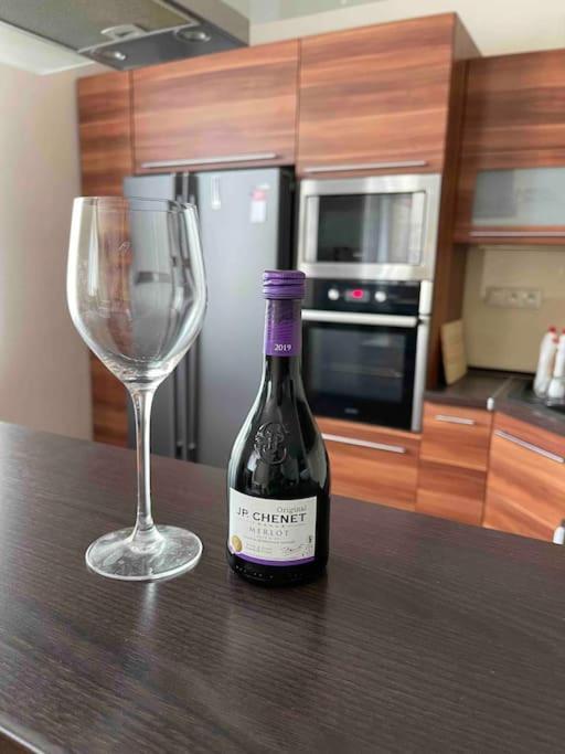 Priestranny 3 Izb. Apartman V Centre S Parkovanim. Банська Бистриця Екстер'єр фото