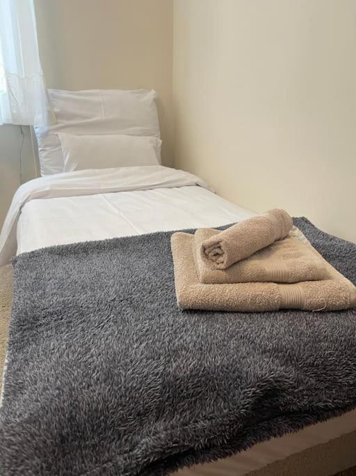 Priestranny 3 Izb. Apartman V Centre S Parkovanim. Банська Бистриця Екстер'єр фото
