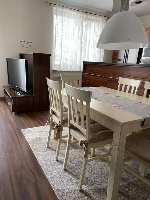 Priestranny 3 Izb. Apartman V Centre S Parkovanim. Банська Бистриця Екстер'єр фото